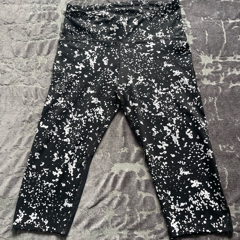 Under Armour HeatGear Compression Capri Leggings Size L Black White Print